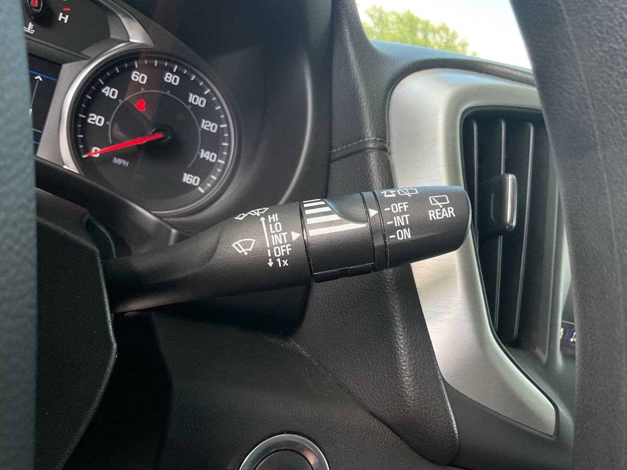 Used 2024 GMC Terrain SLE FWD image 28