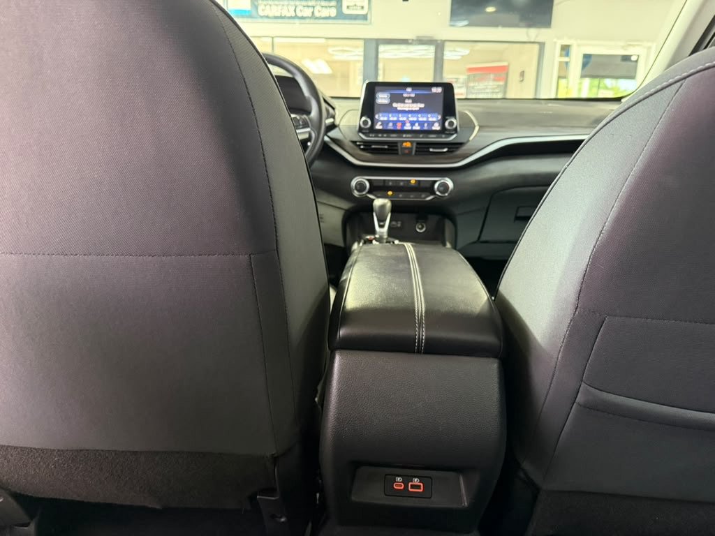 Used 2025 Nissan Altima 2.5 SV FWD image 15