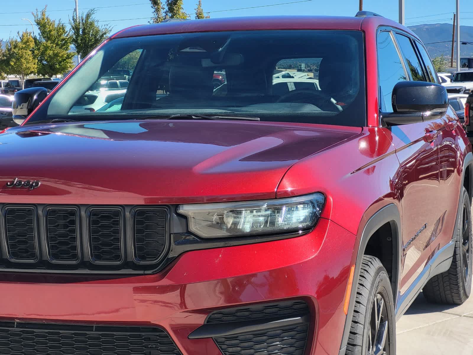 Used 2024 Jeep Grand Cherokee Altitude AWD/4WD image 7
