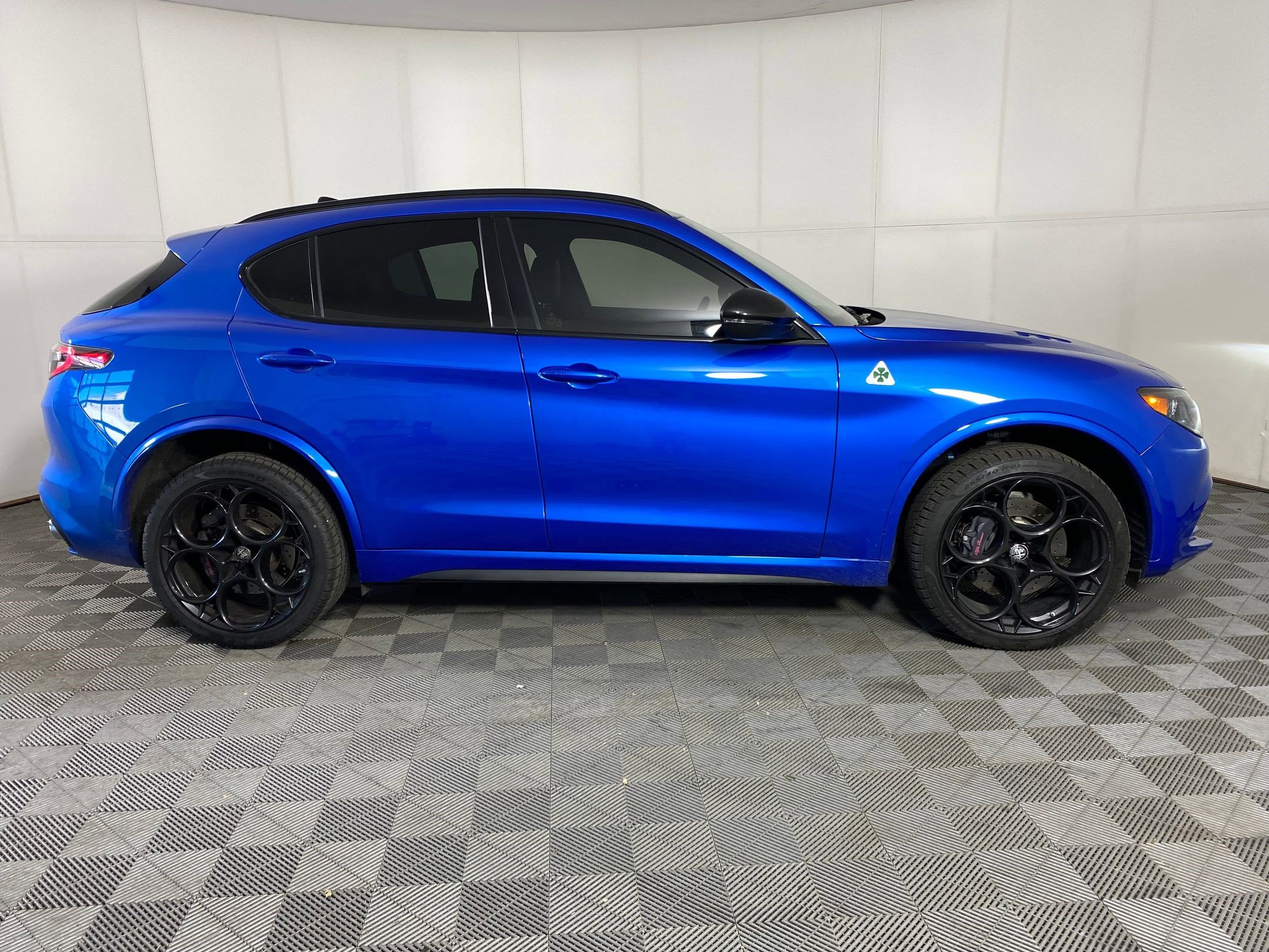 Used 2024 Alfa Romeo Stelvio Quadrifoglio w/ Active Assist Plus Package image 7
