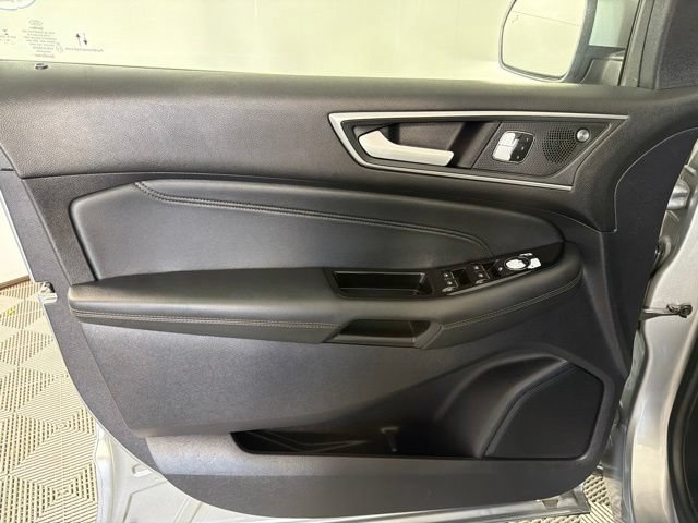 Used 2020 Ford Edge Titanium w/ Class II Trailer Tow Package AWD/4WD image 12