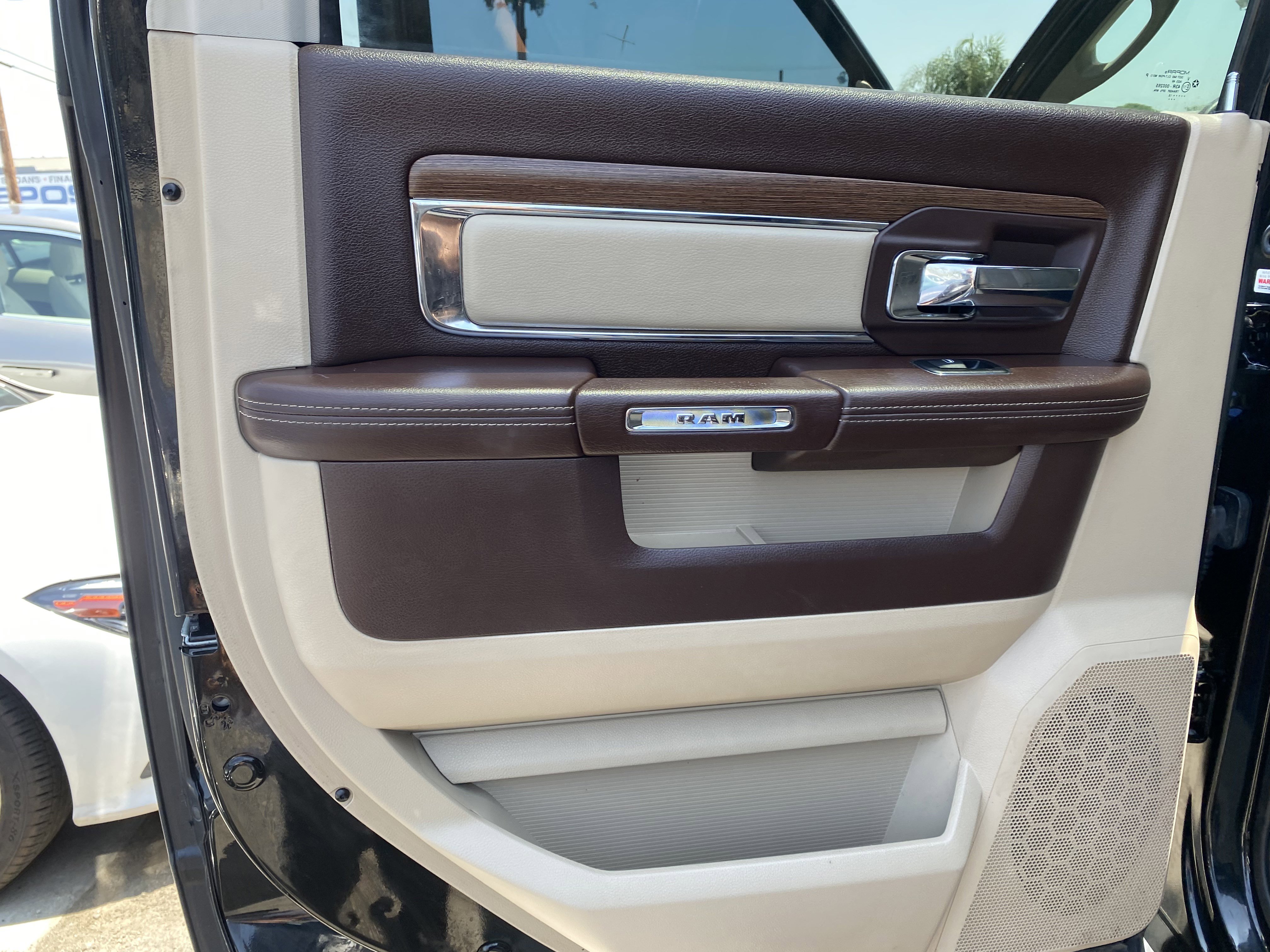 Used 2015 RAM 2500 Laramie w/ Protection Group AWD/4WD image 18