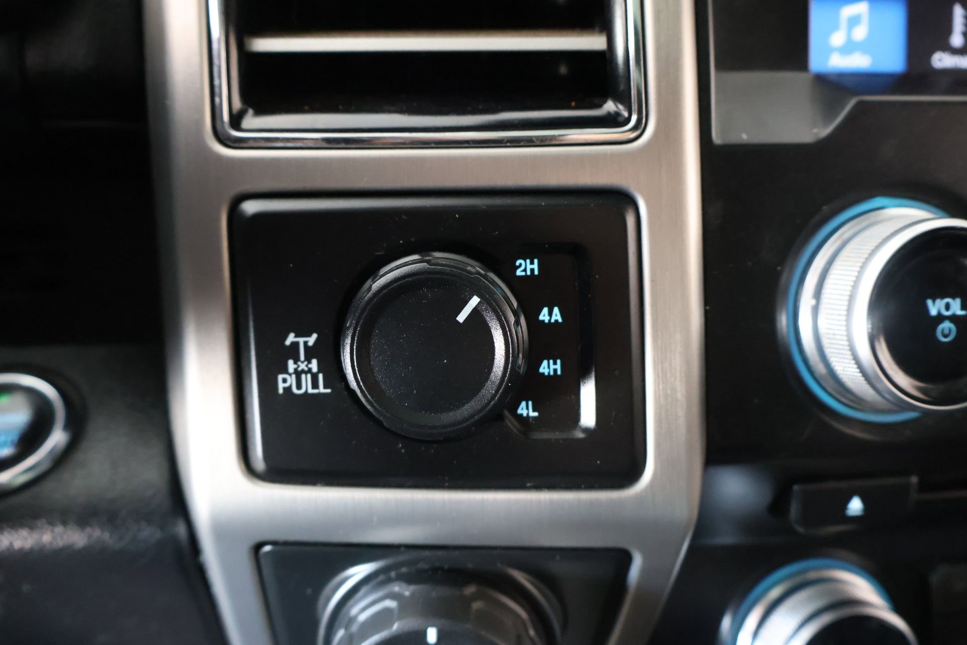 Used 2018 Ford F150 Platinum w/ Equipment Group 701A Luxury AWD/4WD image 9