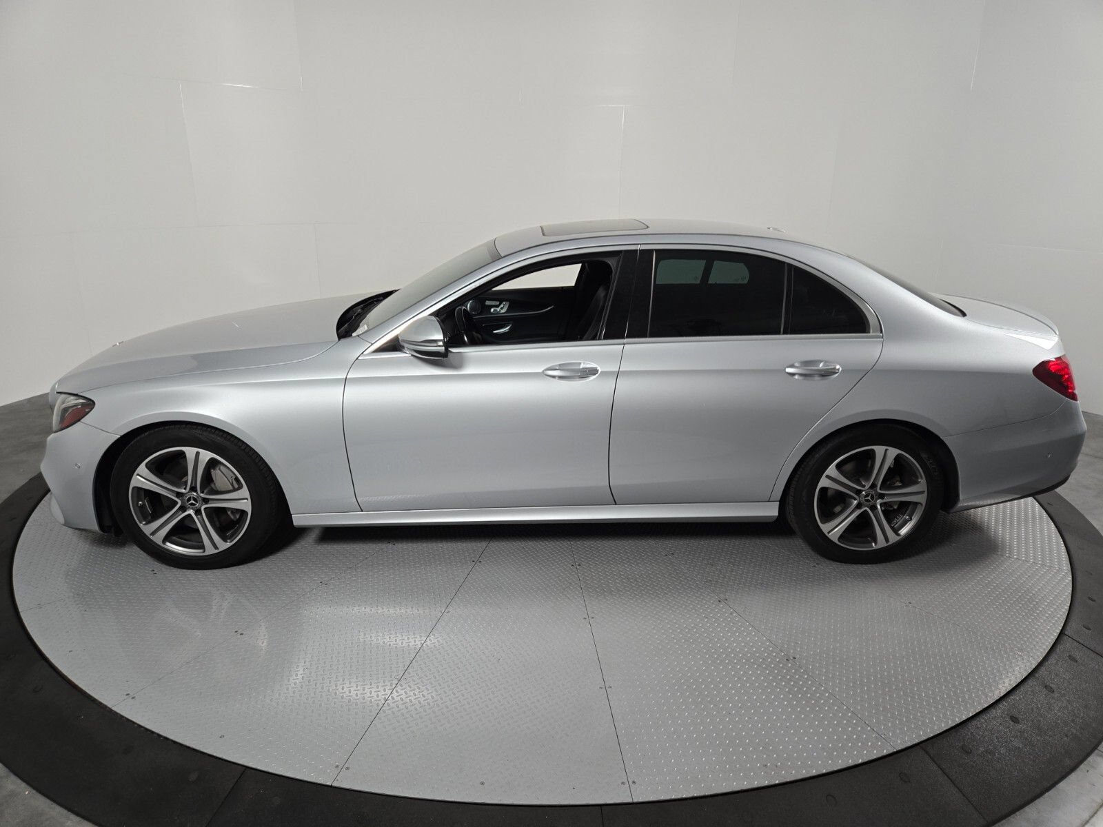 Used 2017 Mercedes-Benz E 300 image 32