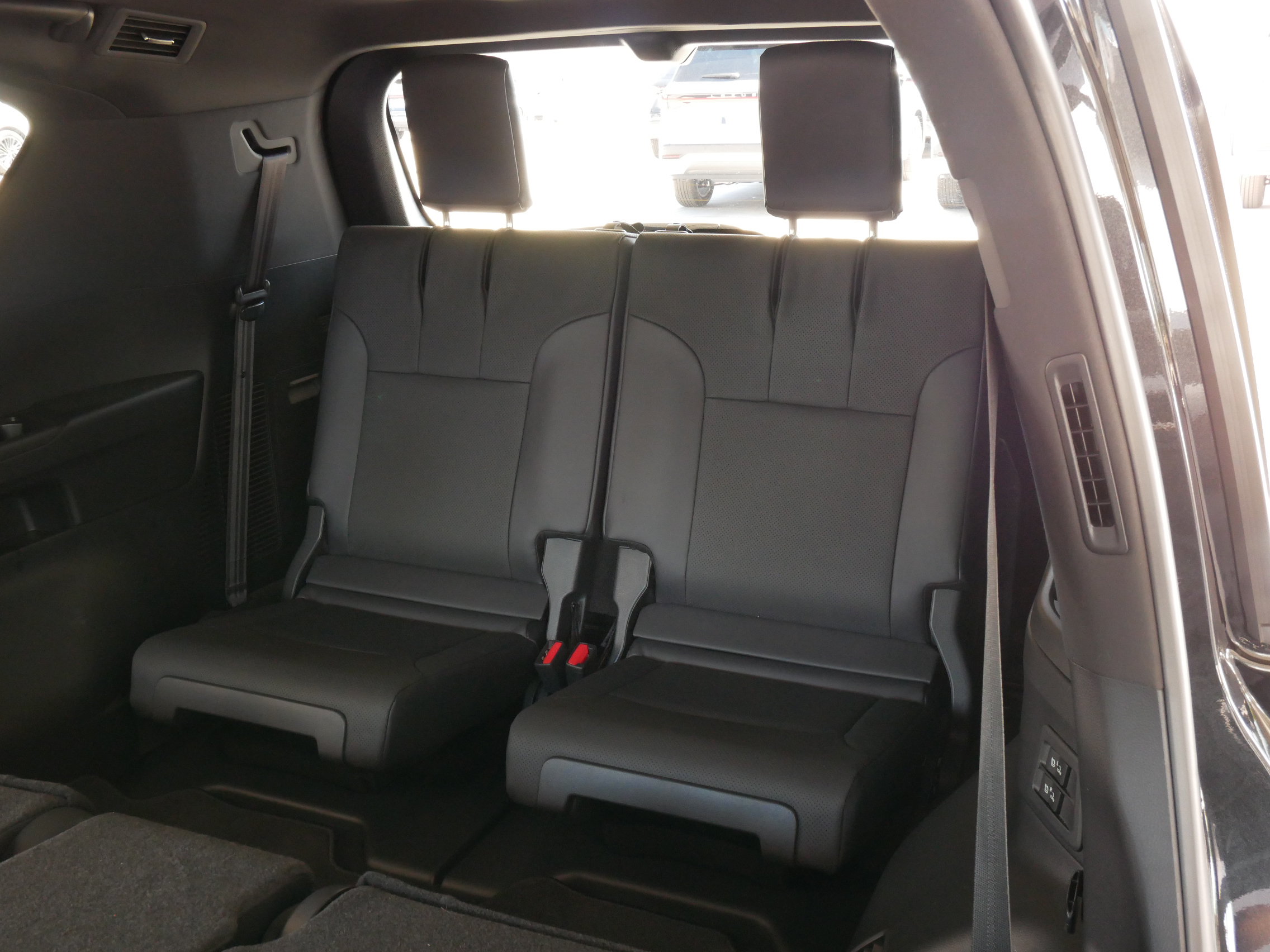 Certified 2026 Lexus LX 600 F Sport w/ Accessory Package (Z1) AWD/4WD image 34