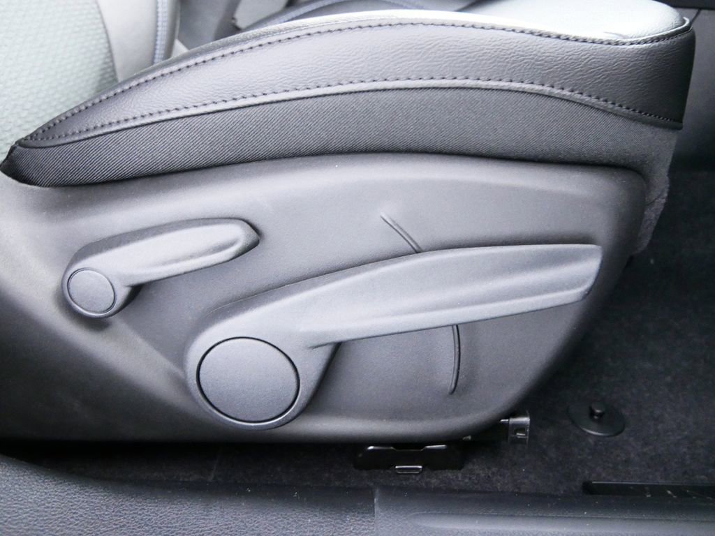 Used 2024 Jeep Compass Latitude image 22