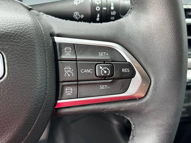 Used 2023 Jeep Compass Limited image 18