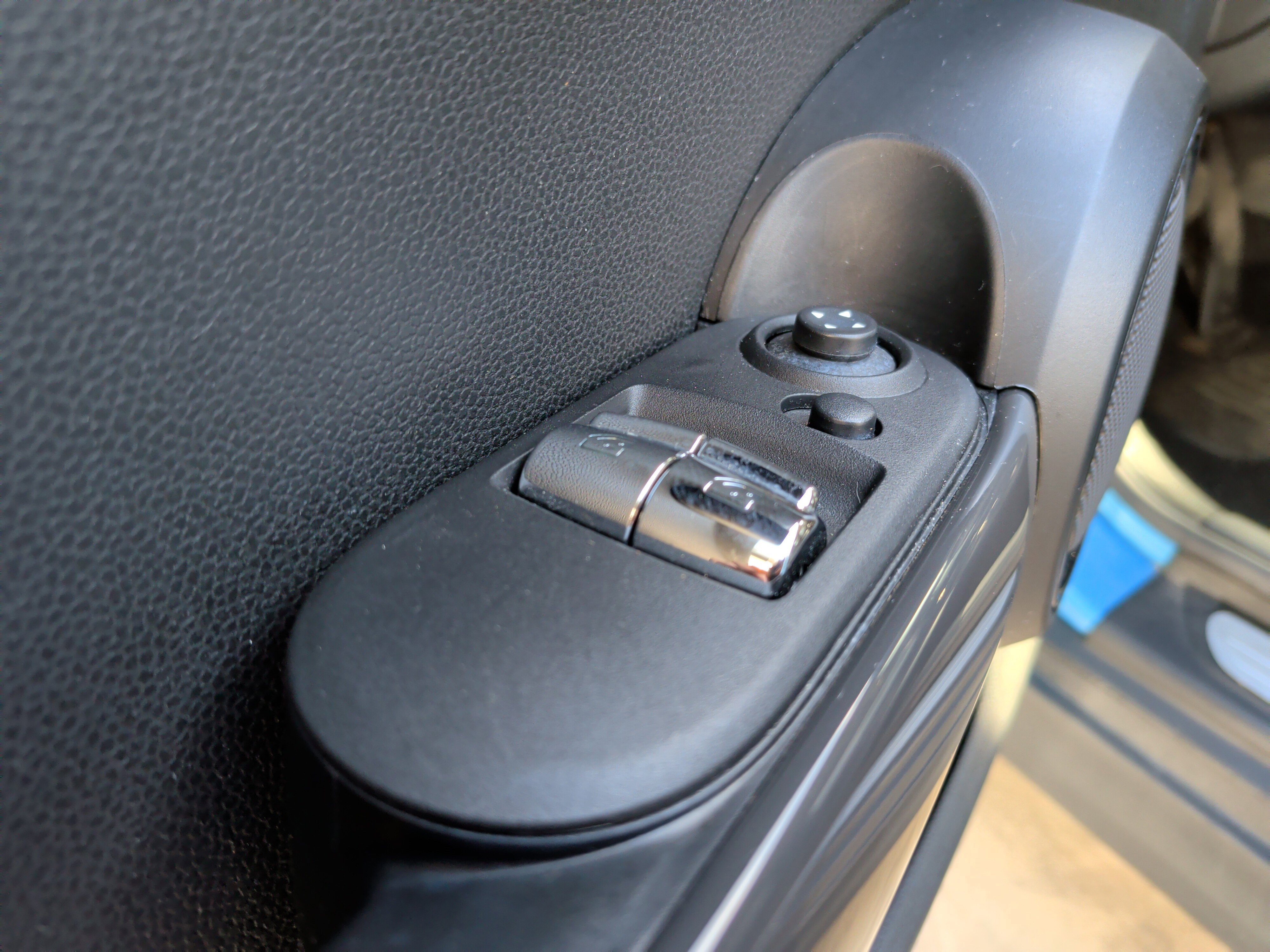 Used 2018 MINI Cooper 2-Door Hardtop image 15