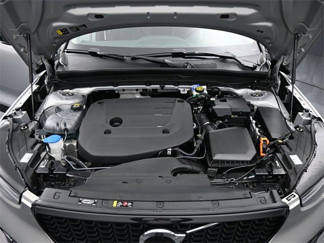 Used 2024 Volvo XC40 B5 Plus w/ Protection Package Premier image 33