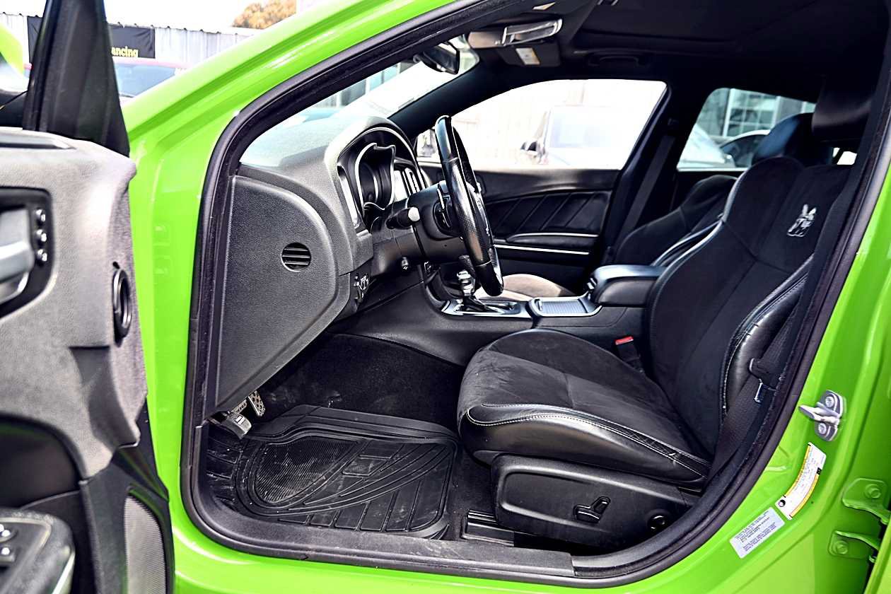 Used 2017 Dodge Charger R/T Scat Pack w/ Technology Group RWD image 23