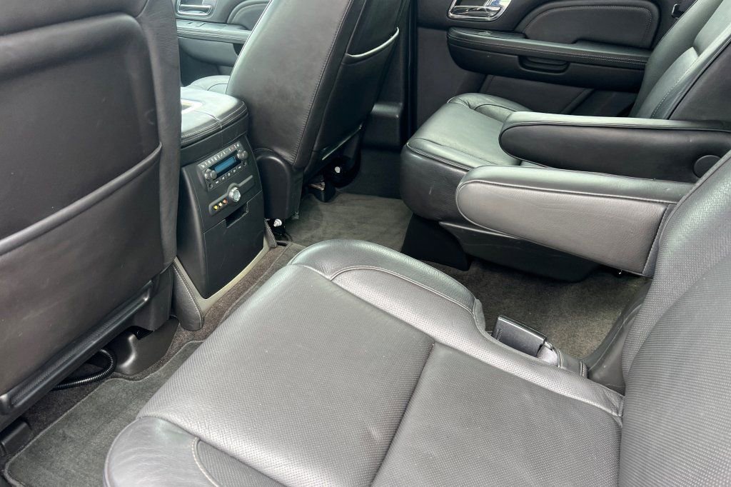 Used 2014 Cadillac Escalade Platinum AWD/4WD image 9