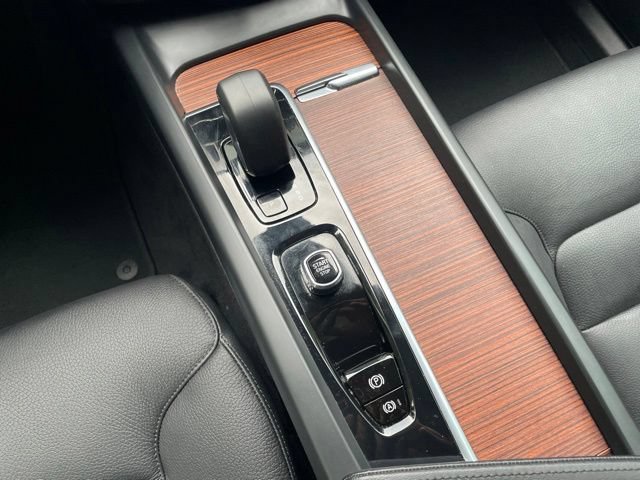 Certified 2023 Volvo XC60 B5 Plus AWD/4WD image 23