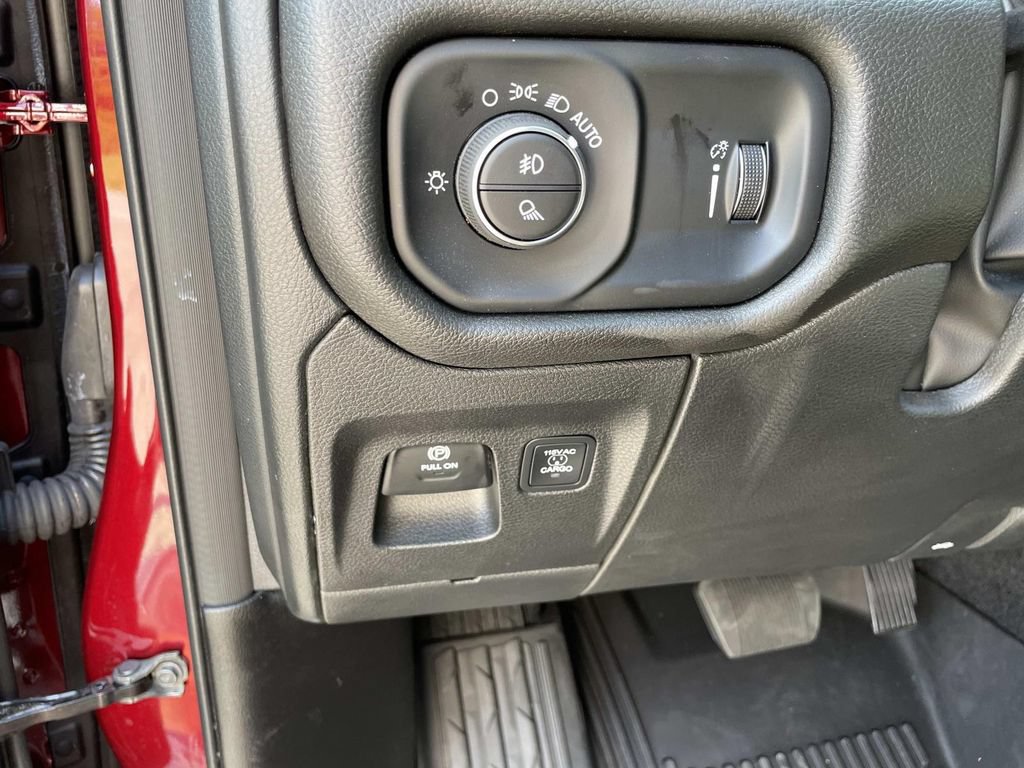 Used 2025 RAM 1500 Warlock AWD/4WD image 41