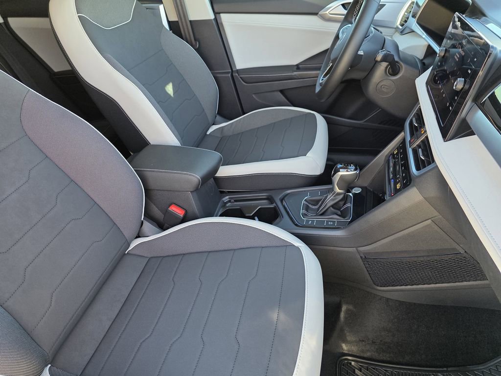 New 2026 Volkswagen Taos SE image 10