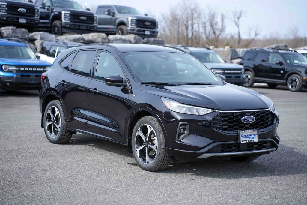 Certified 2023 Ford Escape ST-Line Select w/ Tech Pack #2 image 3