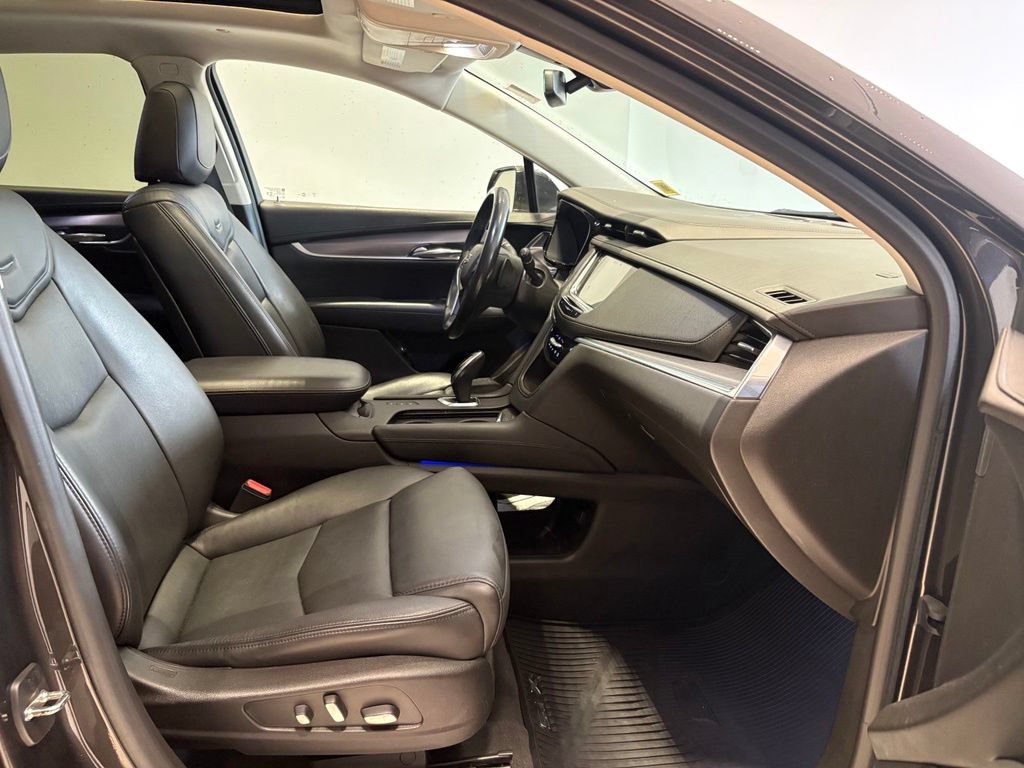 Used 2018 Cadillac XT5 Luxury w/ Driver Awareness Package AWD/4WD image 25