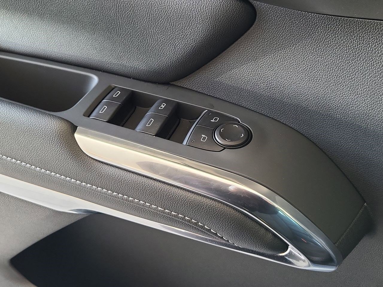 New 2026 Chevrolet Traverse LT w/ Enhanced Driving Package image 25