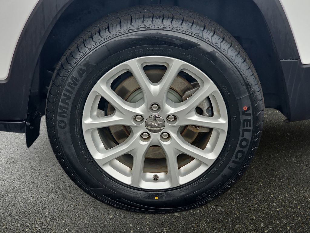 Used 2018 Jeep Cherokee Latitude Plus image 35