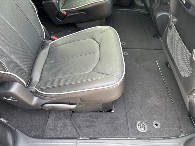 New 2026 Chrysler Pacifica Limited w/ S Appearance Package FWD image 15