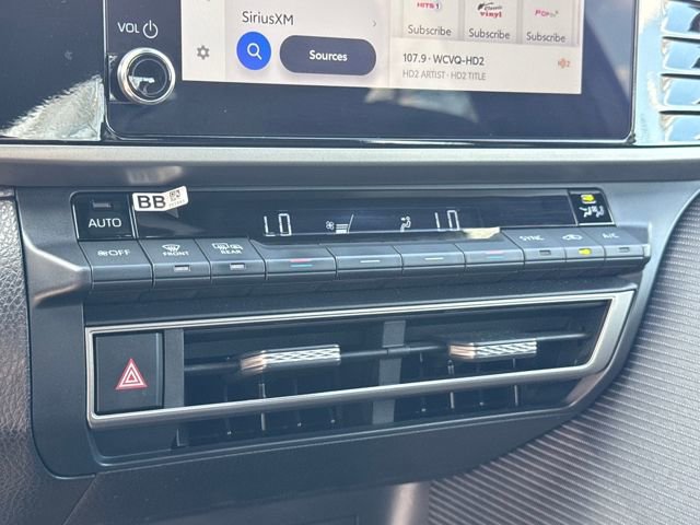 Used 2025 Toyota Camry SE image 21