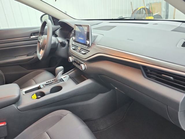 Used 2025 Nissan Altima 2.5 SV FWD image 30