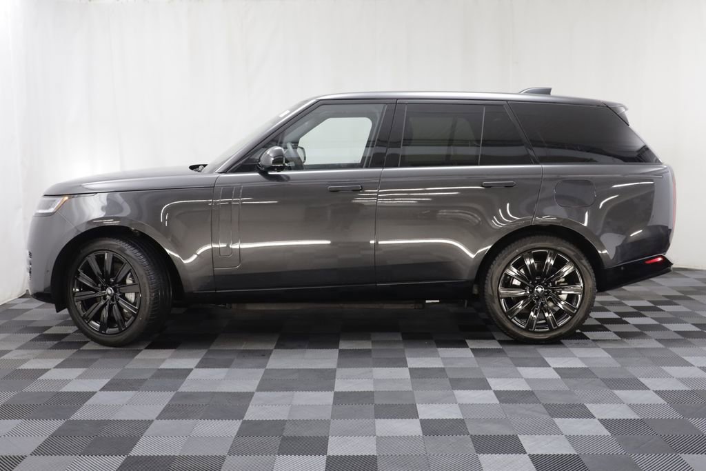 Used 2025 Land Rover Range Rover SE image 4