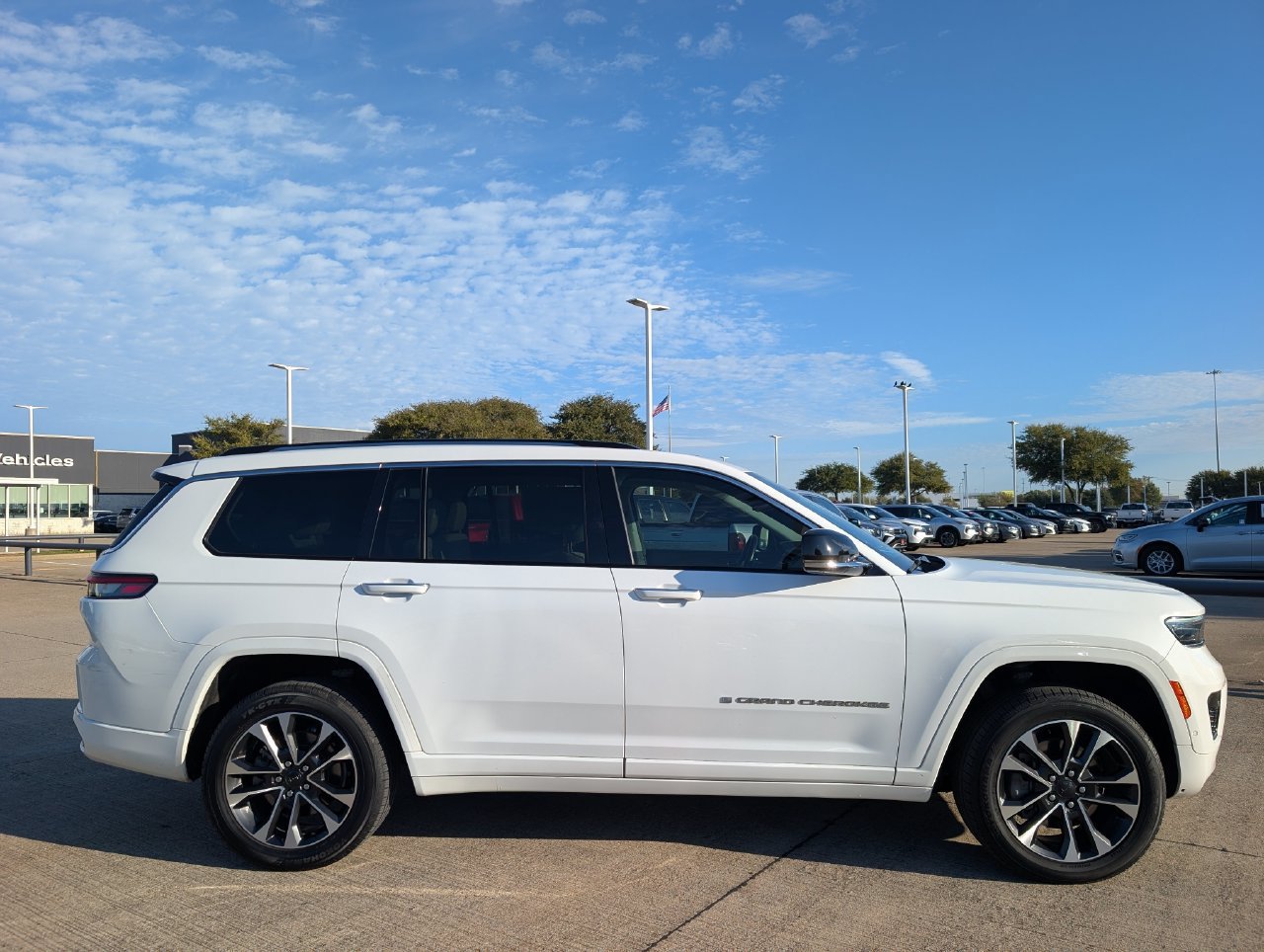 Used 2021 Jeep Grand Cherokee L Overland w/ Advanced Protech Group III AWD/4WD image 3