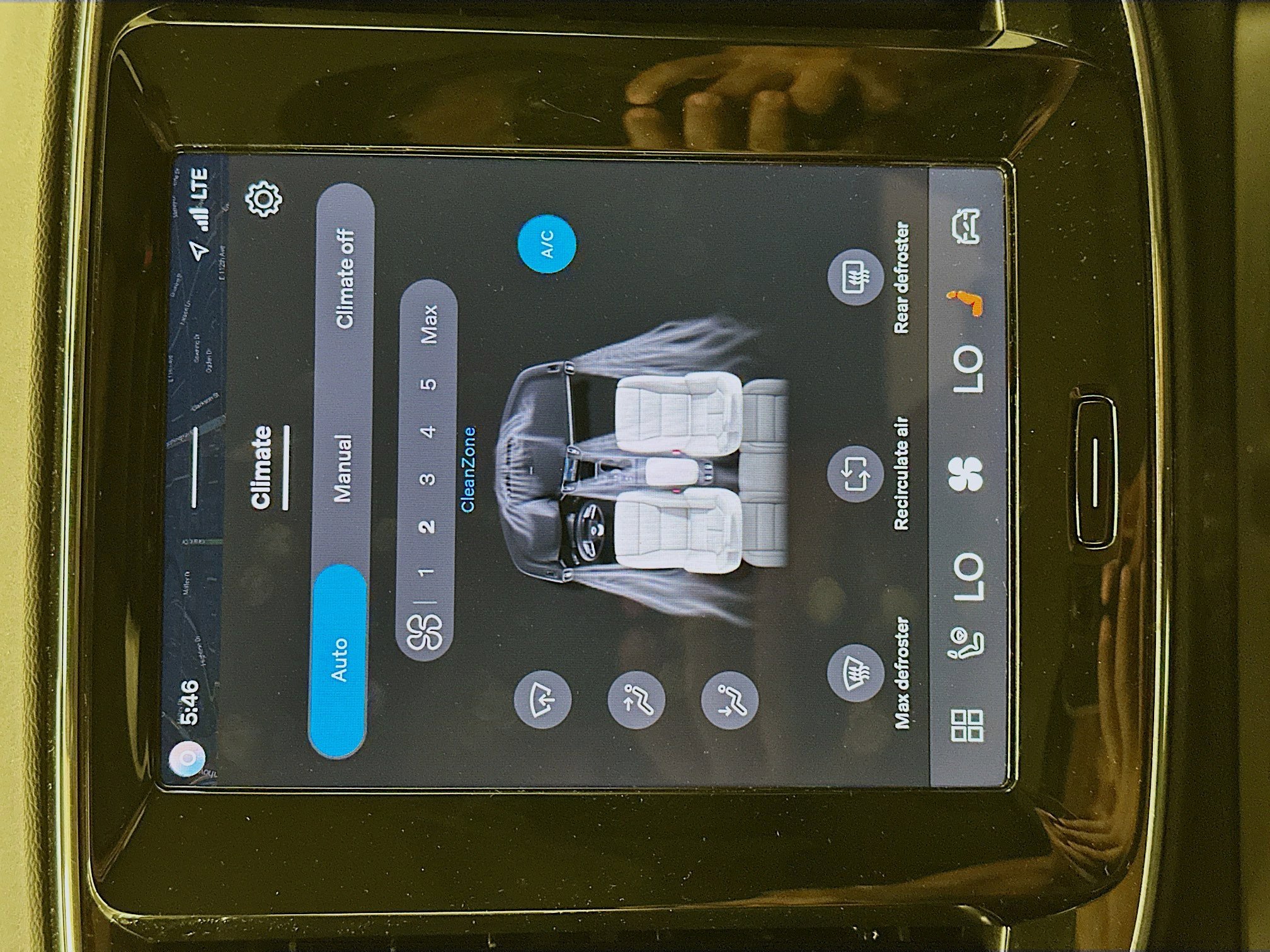 Used 2025 Volvo XC40 B5 Core image 24