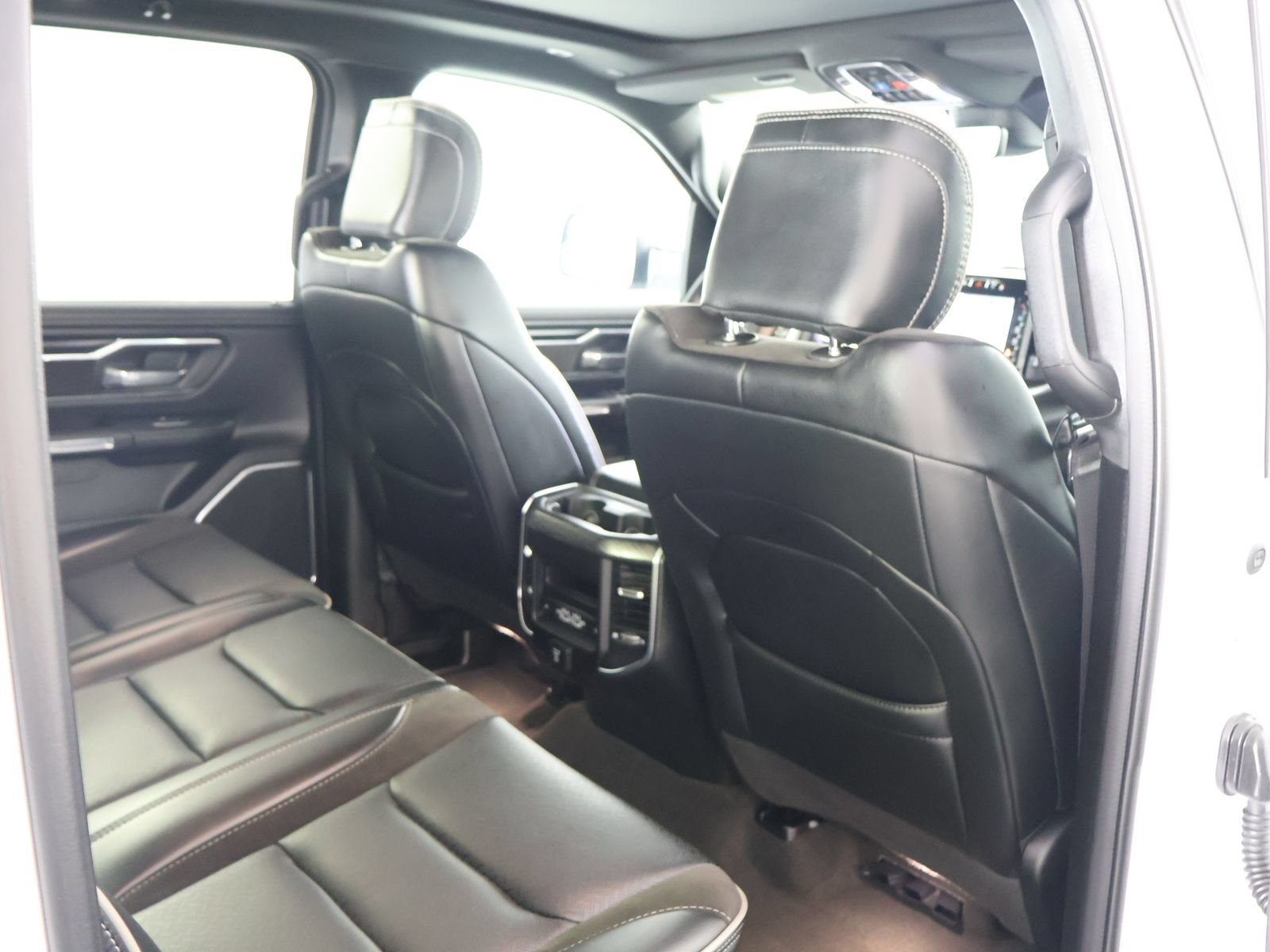 Used 2024 RAM 1500 Laramie AWD/4WD image 45