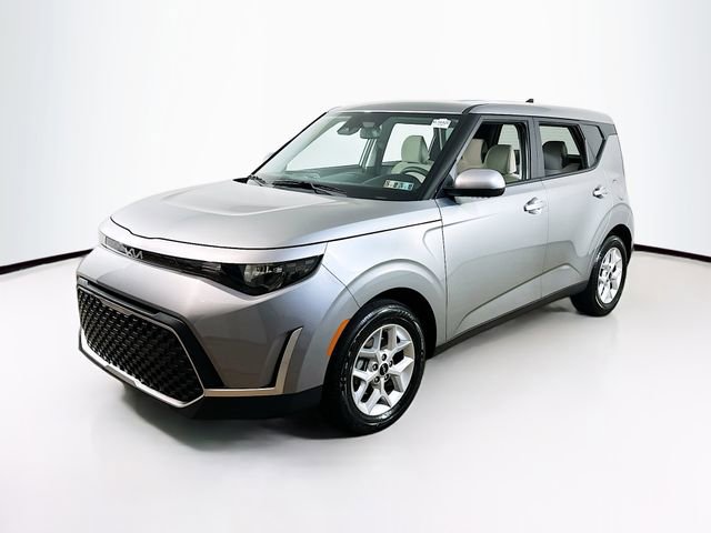 Used 2025 Kia Soul LX w/ LX Technology Package image 4