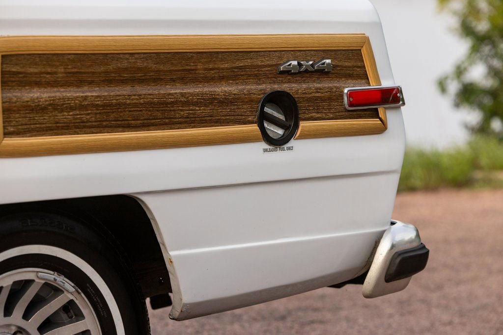 Used 1989 Jeep Grand Wagoneer AWD/4WD image 89