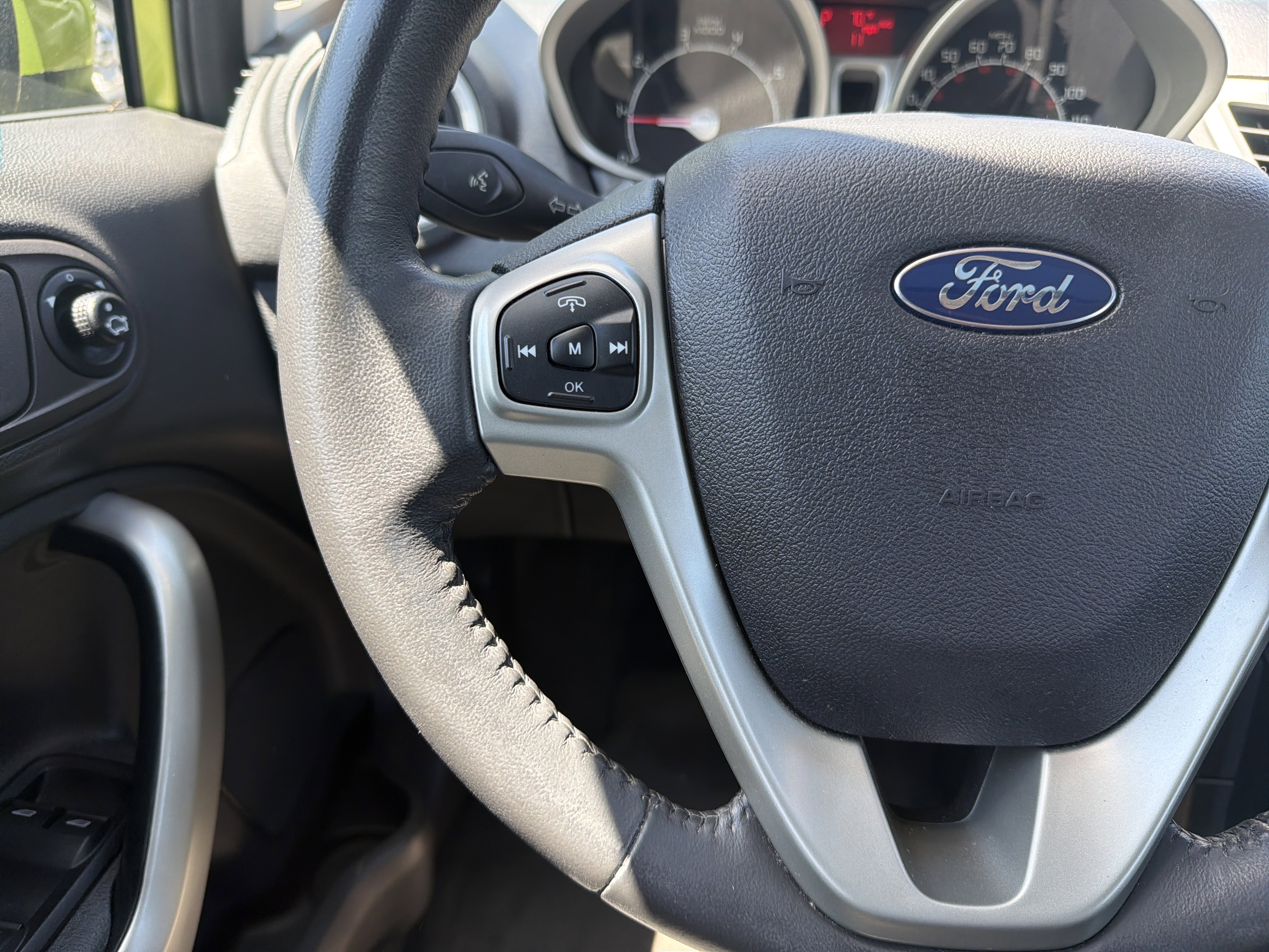 Used 2011 Ford Fiesta SES FWD image 19