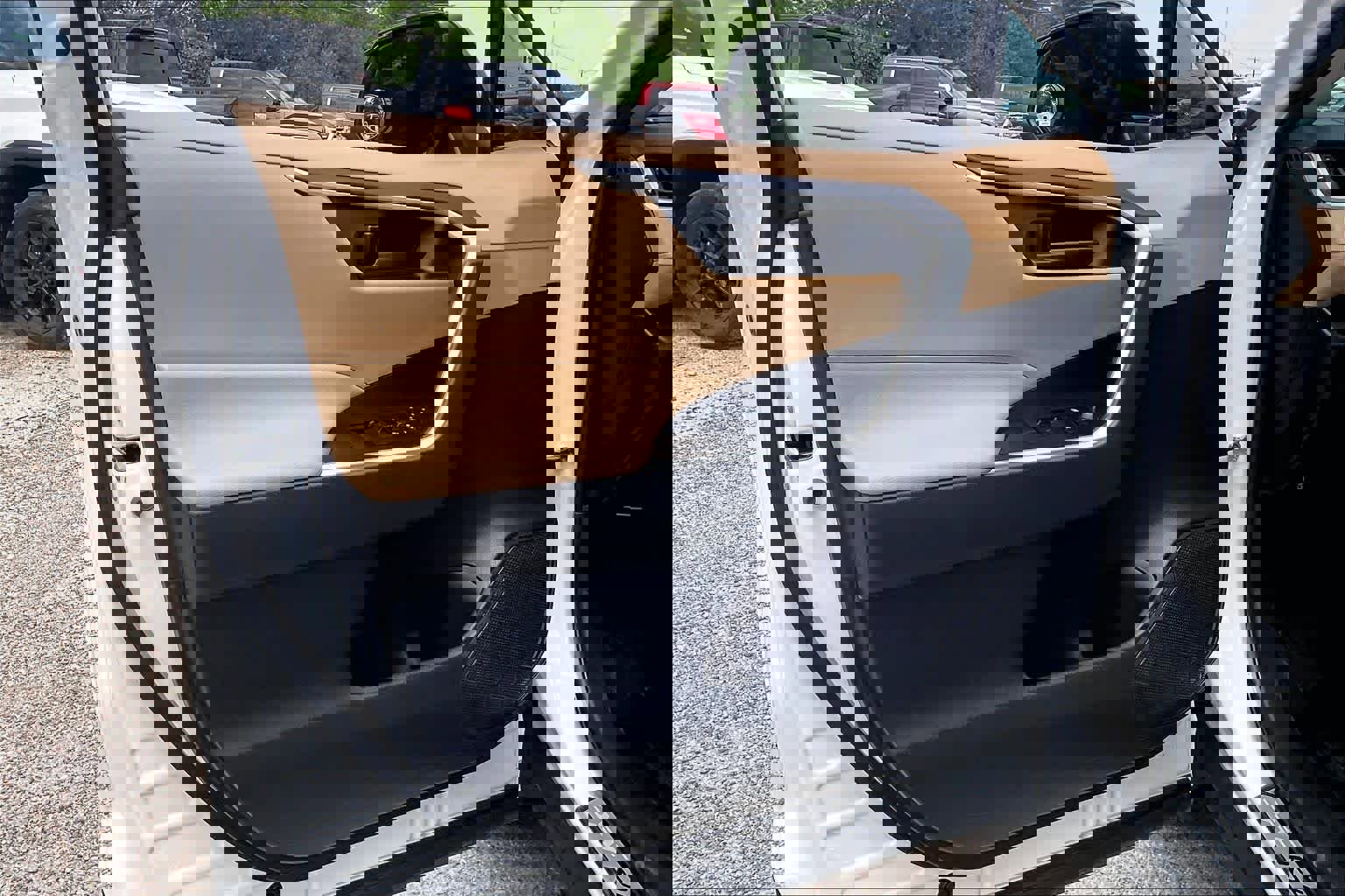 Used 2025 Toyota RAV4 LE AWD/4WD image 21