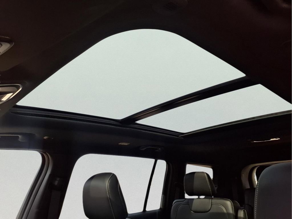 New 2025 Jeep Grand Cherokee L Limited image 10