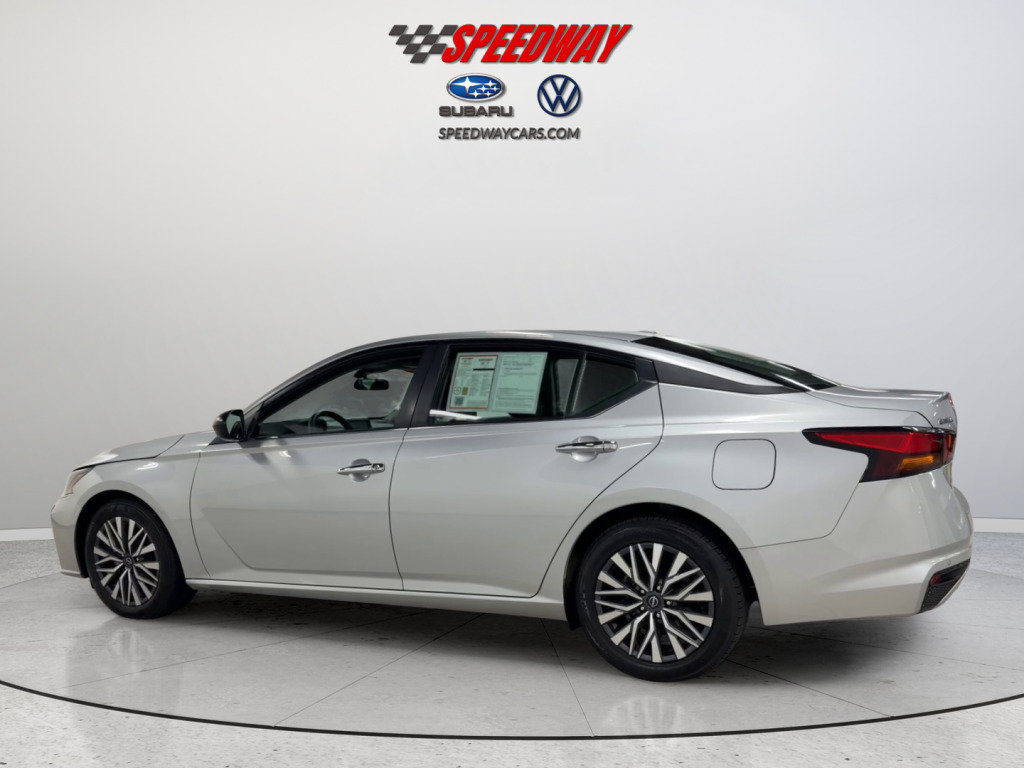 Used 2025 Nissan Altima 2.5 SV FWD image 9
