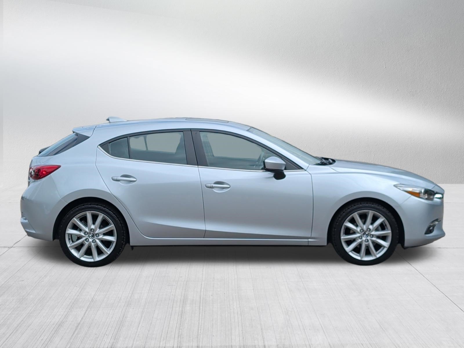 Used 2017 MAZDA MAZDA3 Grand Touring FWD image 8