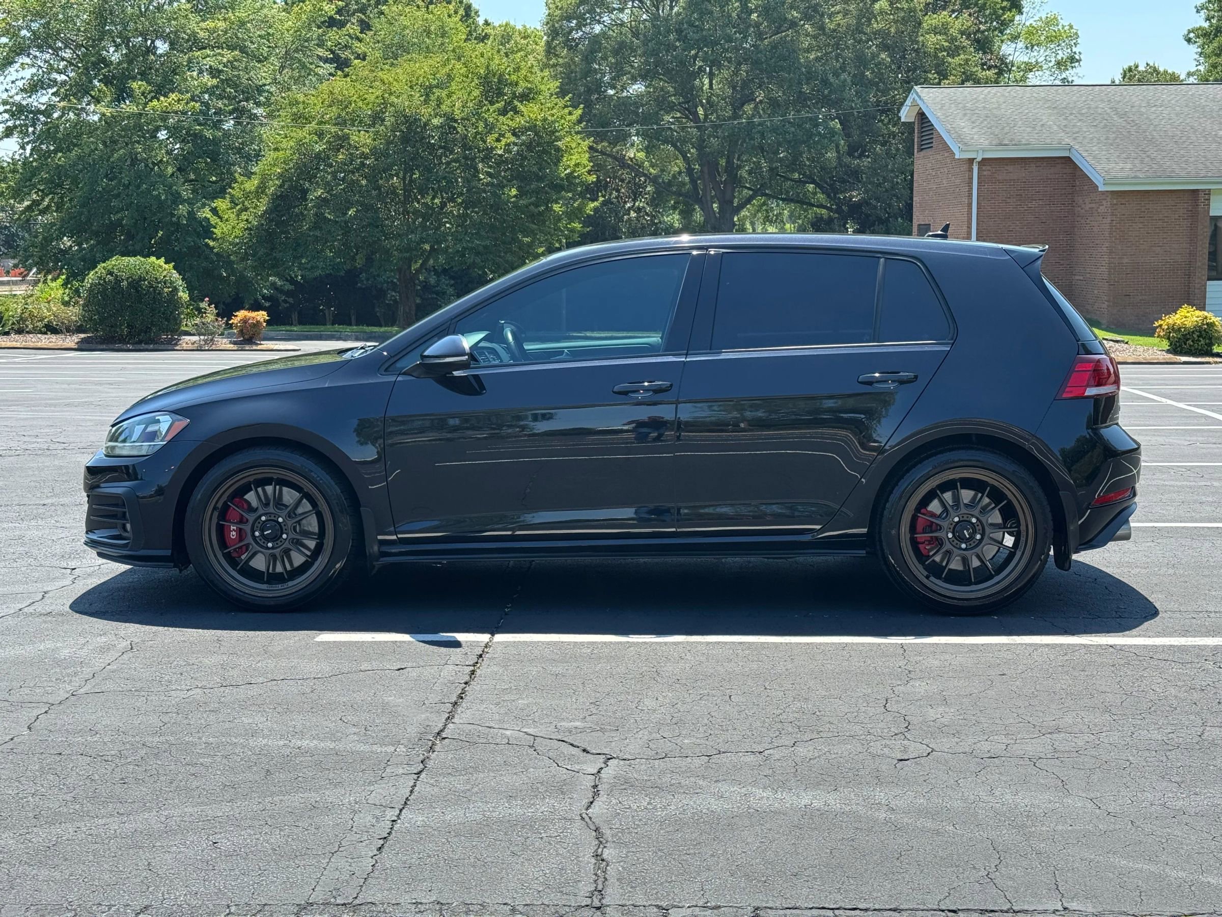 Used 2021 Volkswagen GTI SE image 2