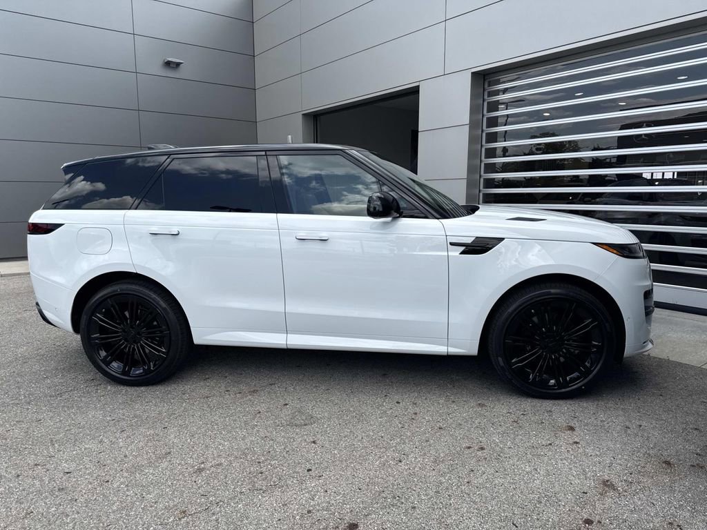 New 2026 Land Rover Range Rover Sport Dynamic SE AWD/4WD image 9