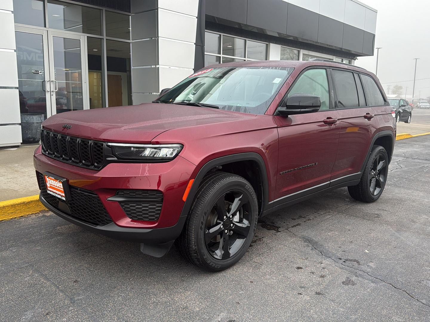 Used 2024 Jeep Grand Cherokee Altitude AWD/4WD image 10