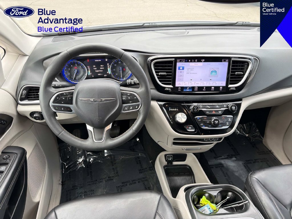 Used 2023 Chrysler Pacifica Touring-L FWD image 16
