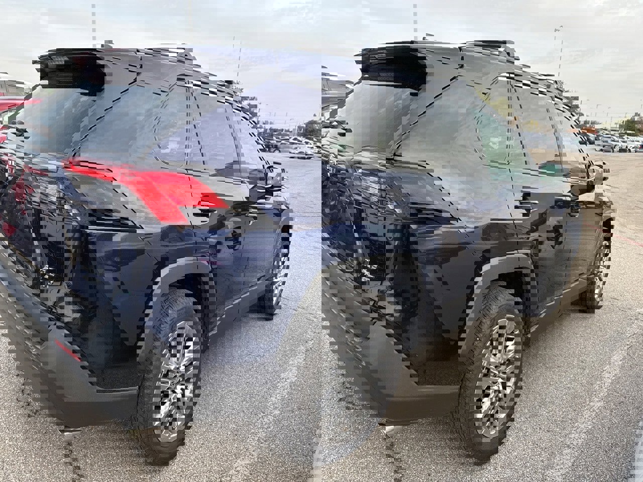 Used 2023 Toyota RAV4 XLE Premium image 5