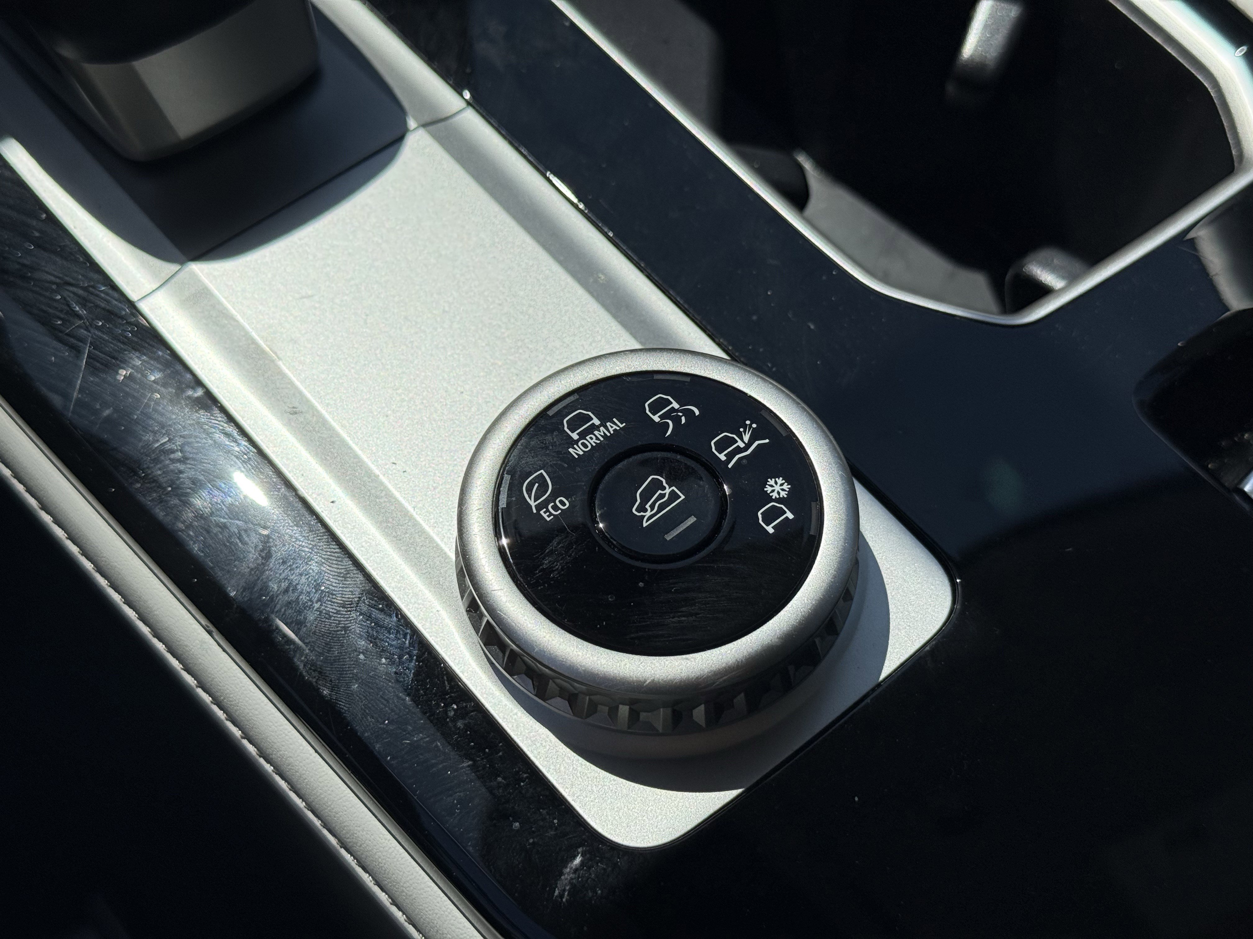 Used 2025 Mitsubishi Outlander SEL image 24