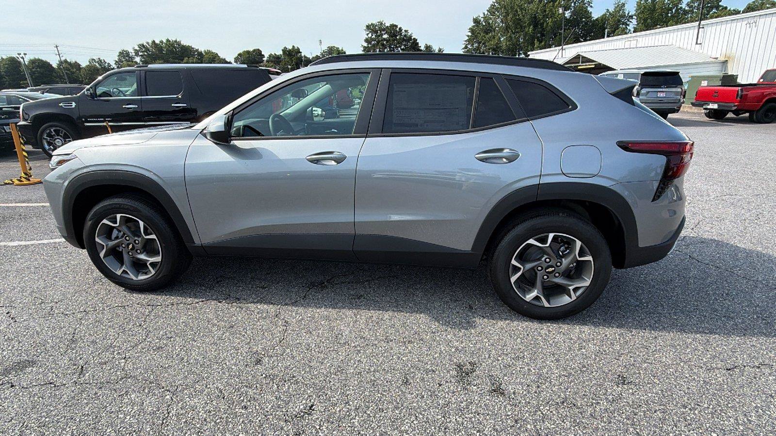 New 2026 Chevrolet Trax LT w/ Driver Confidence Package FWD image 11