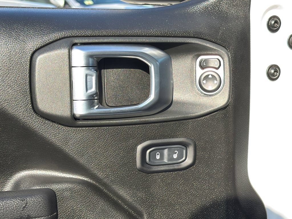 Used 2025 Jeep Wrangler Unlimited Rubicon AWD/4WD image 13