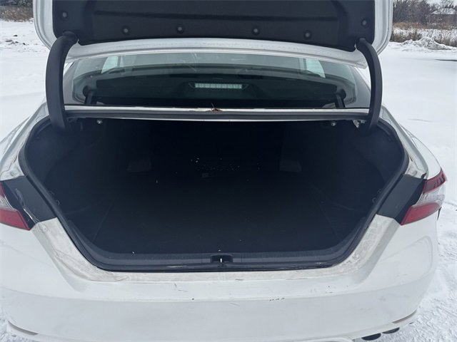 Used 2024 Toyota Camry SE image 18