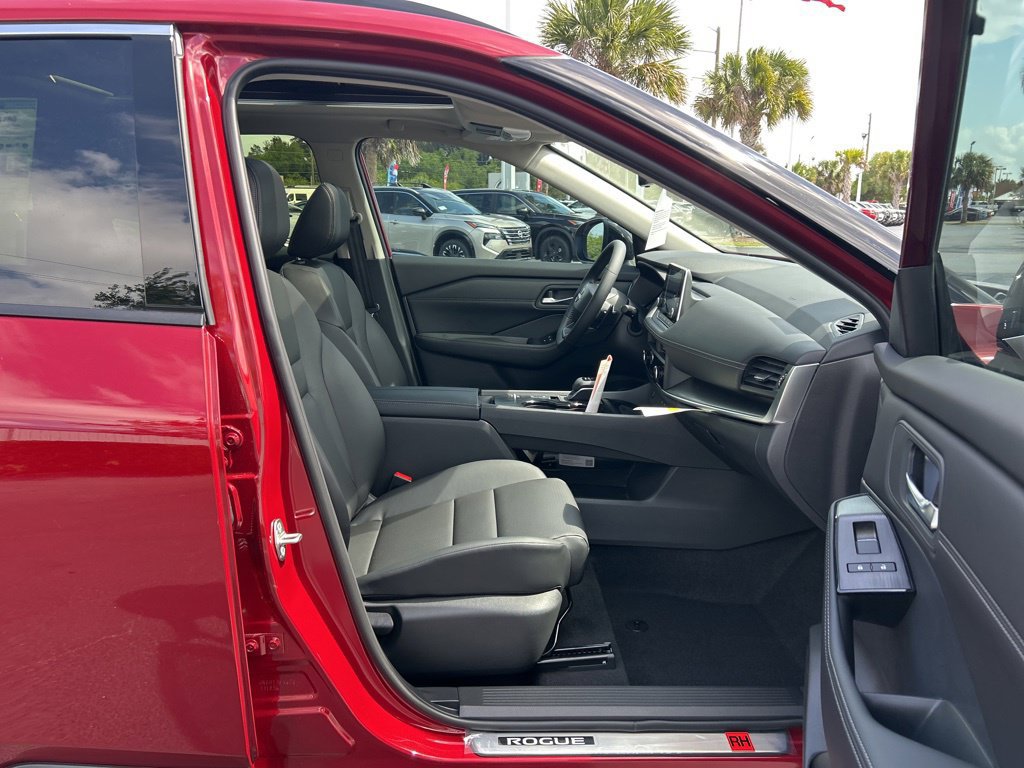 Used 2026 Nissan Rogue Dark Armor FWD image 41