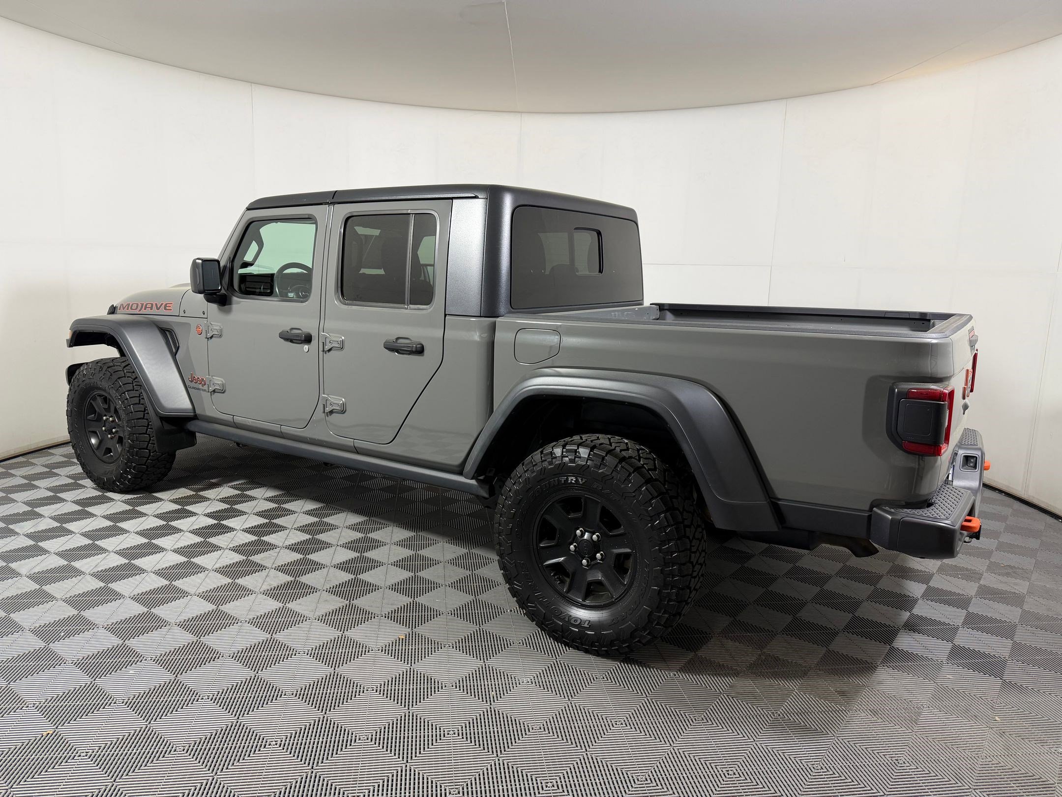 Used 2020 Jeep Gladiator Mojave AWD/4WD image 2
