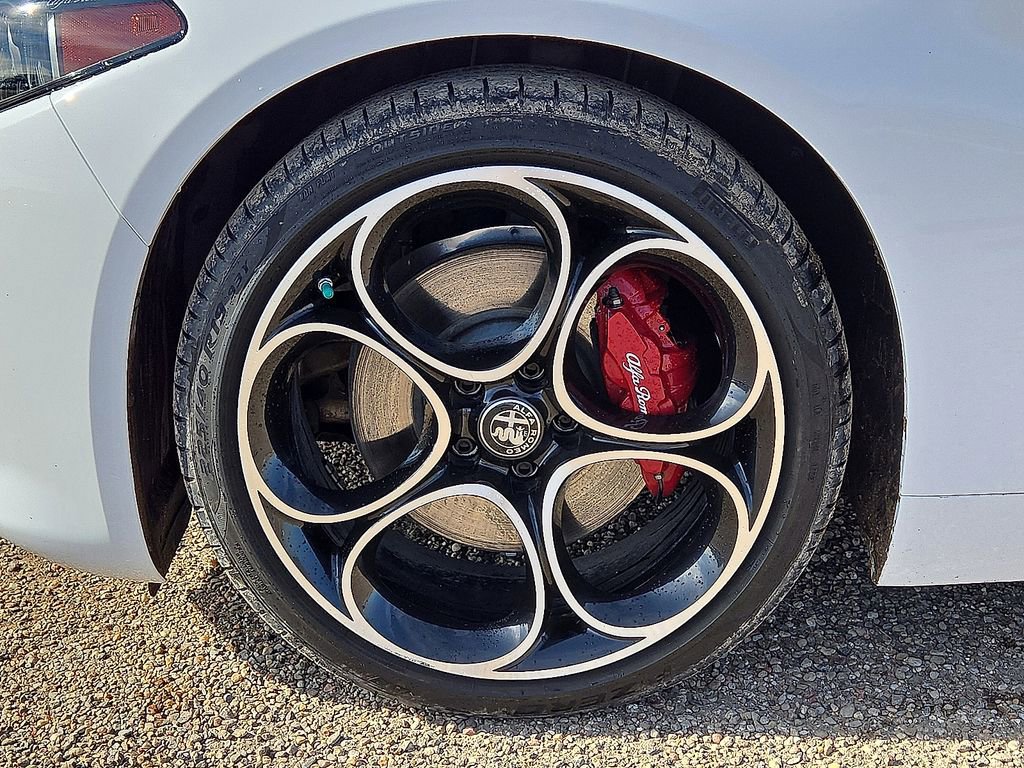 Used 2024 Alfa Romeo Giulia Veloce image 11