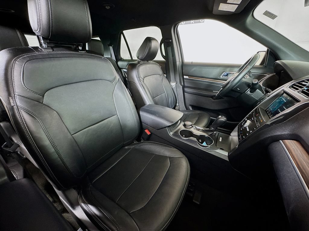 Used 2018 Ford Explorer Limited AWD/4WD image 30
