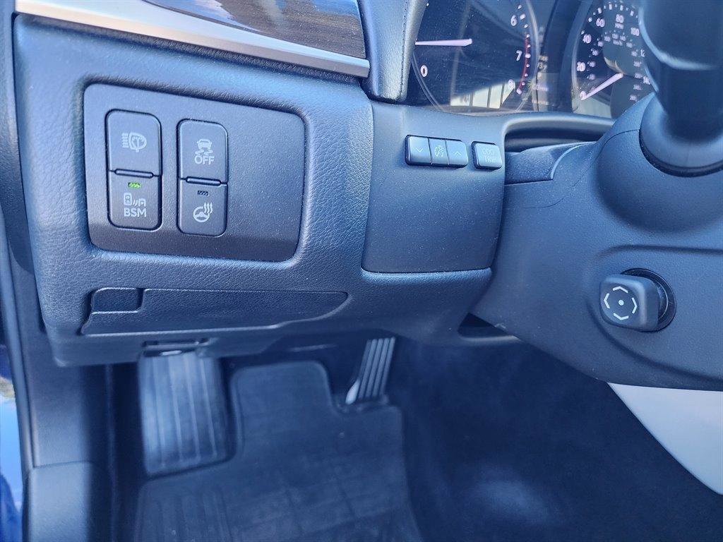 Used 2013 Lexus GS 350 AWD w/ Luxury Pkg w/Cold Weather Pkg image 29